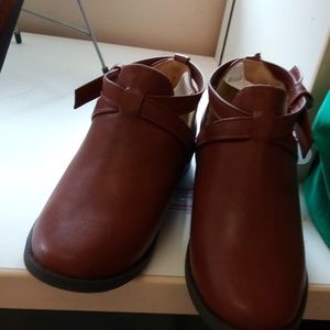 Girls shoes size 2 crazy 8